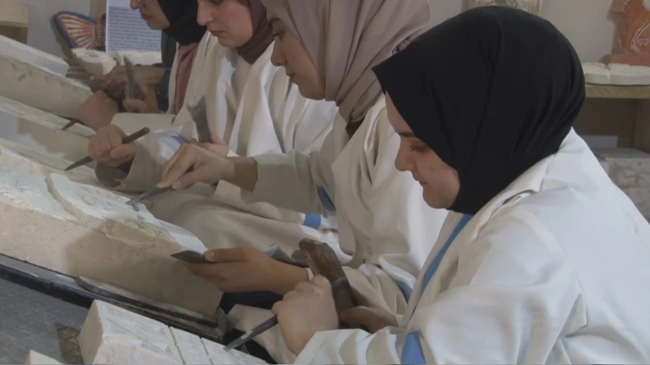 Ta� oymac�l��� mesle�inde yeni ustalar yeti�iyor