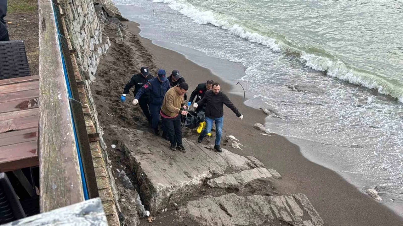 Tatil i�in geldi�i sahilde cesedi bulundu