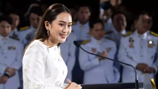 Tayland'ın en genç başbakanı görevine başladı