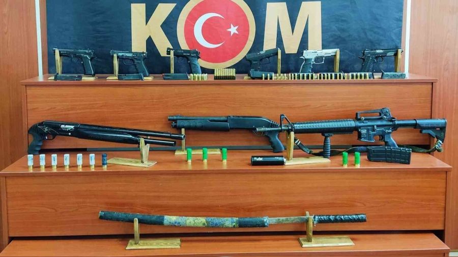 Tekirda'da 14 adrese silah operasyonu