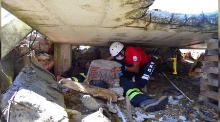 Tekirdağ'da deprem tatbikatı gerçeğini aratmadı
