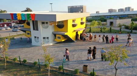 'Ters ev'e ziyaretçi akını