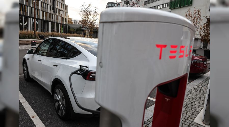 Tesla sürücüleri araçlarına binemedi