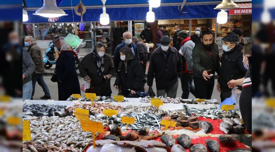 Tezgahlarda hamsi olmasa da enlik sryor!