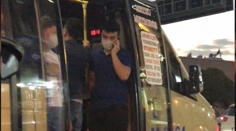 Tıka basa dolu, kapısı açık