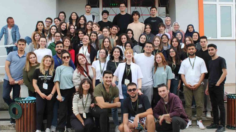 Tıp öğrencileri çadır projesiyle gönüllü sağlık hizmeti vermeye devam ediyor