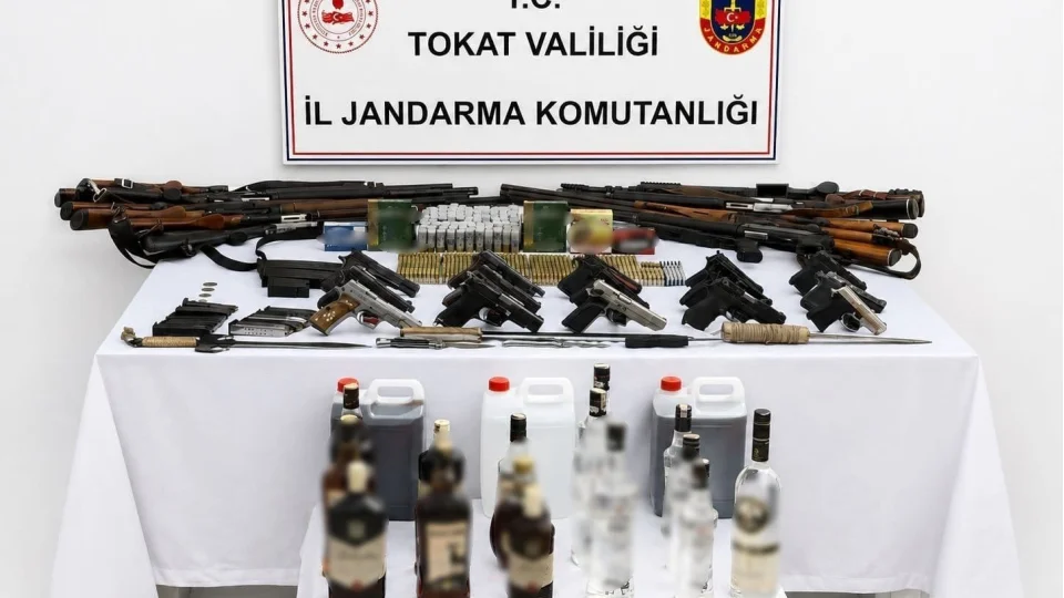 Tokat'ta 19 adrese e� zamanl� operasyon: 14 g�zalt�