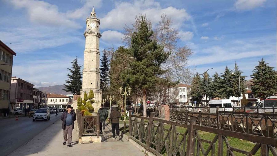 Tokat'ta bir tarafta bahar, bir tarafta kış