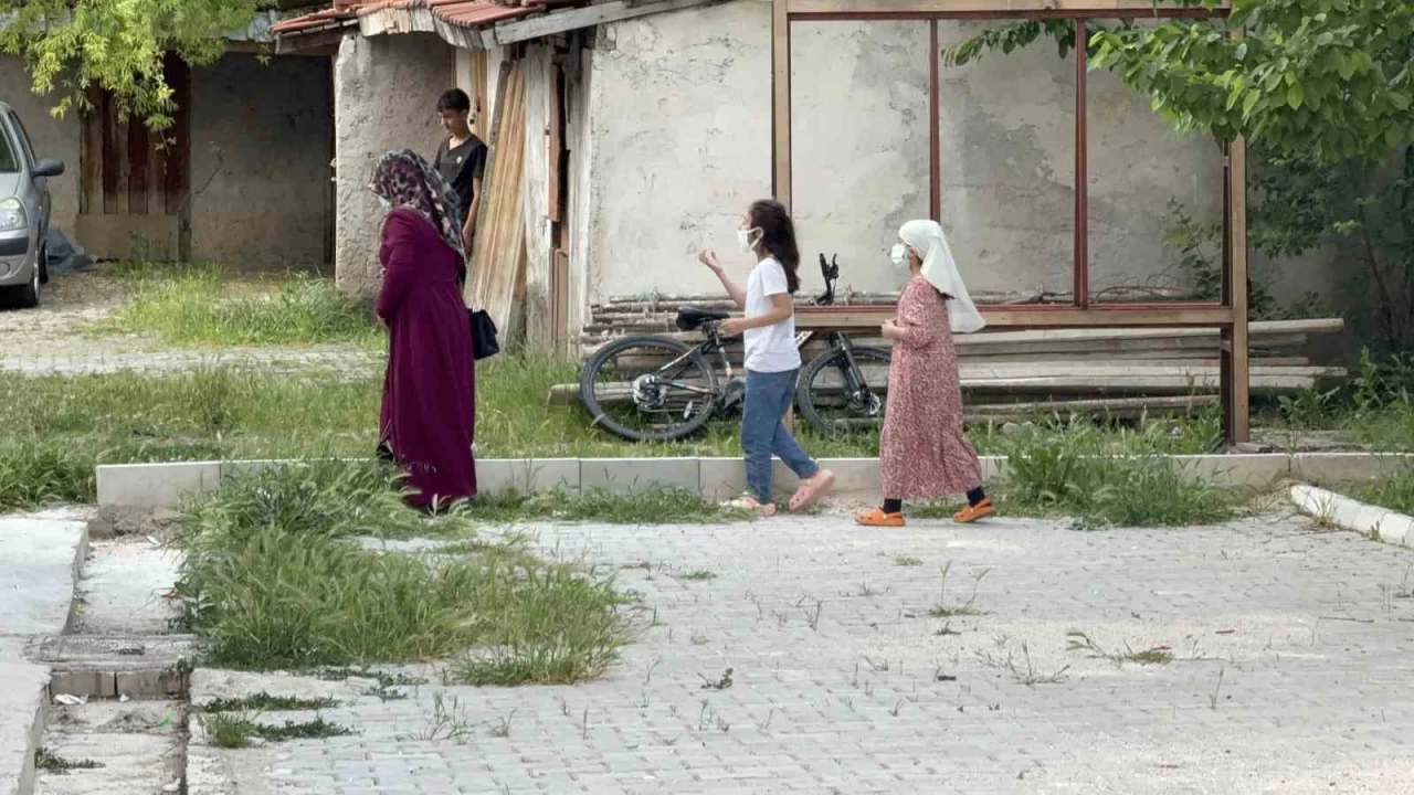 Tokat'ta iki kadının "fare kovma" yöntemi apartman sakinlerini hastanelik etti