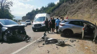 Tokat'ta otomobiller kafa kafaya çarpıştı: 10 yaralı