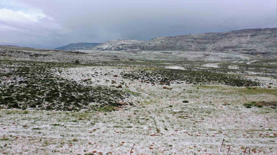 Toroslar'da Mayıs ayında kar ve dolu yağdı