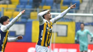 Trabzonspor'da Onuachu'nun yan�na Atakan G�ner geliyor