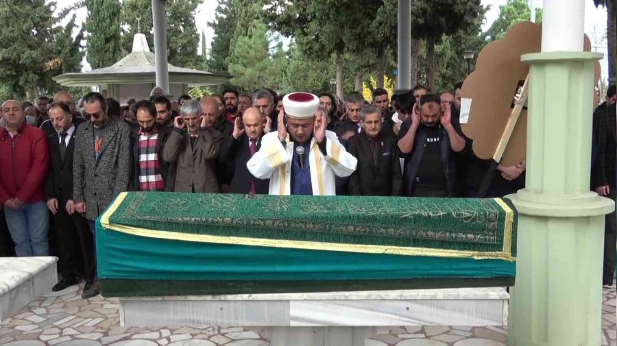 Trafik kazas�nda hayat�n� kaybeden tiyatro organizat�r� son yolculu�una u�urland�