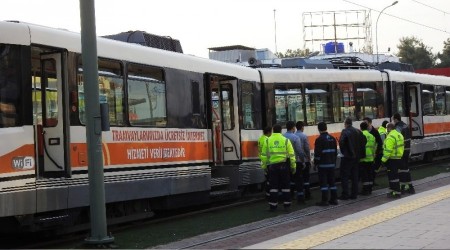 Tramvay raydan çıktı