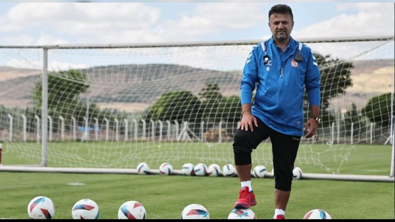 "Transfer politikamız Rey Manaj'a bağlı"