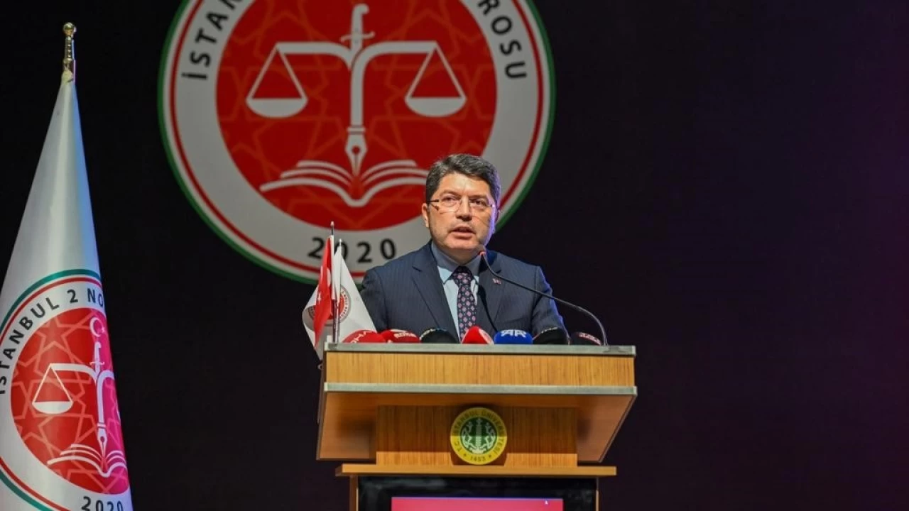Tunç: Darbecilerin anayasası ile yol yürünmez