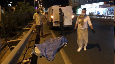 Turistlere otomobil çarptı:1 ölü