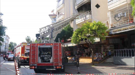 Turizm acentesinde yangın korkuttu