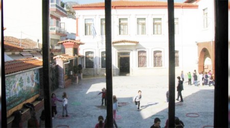 Türk okulları birer birer kapatılıyor