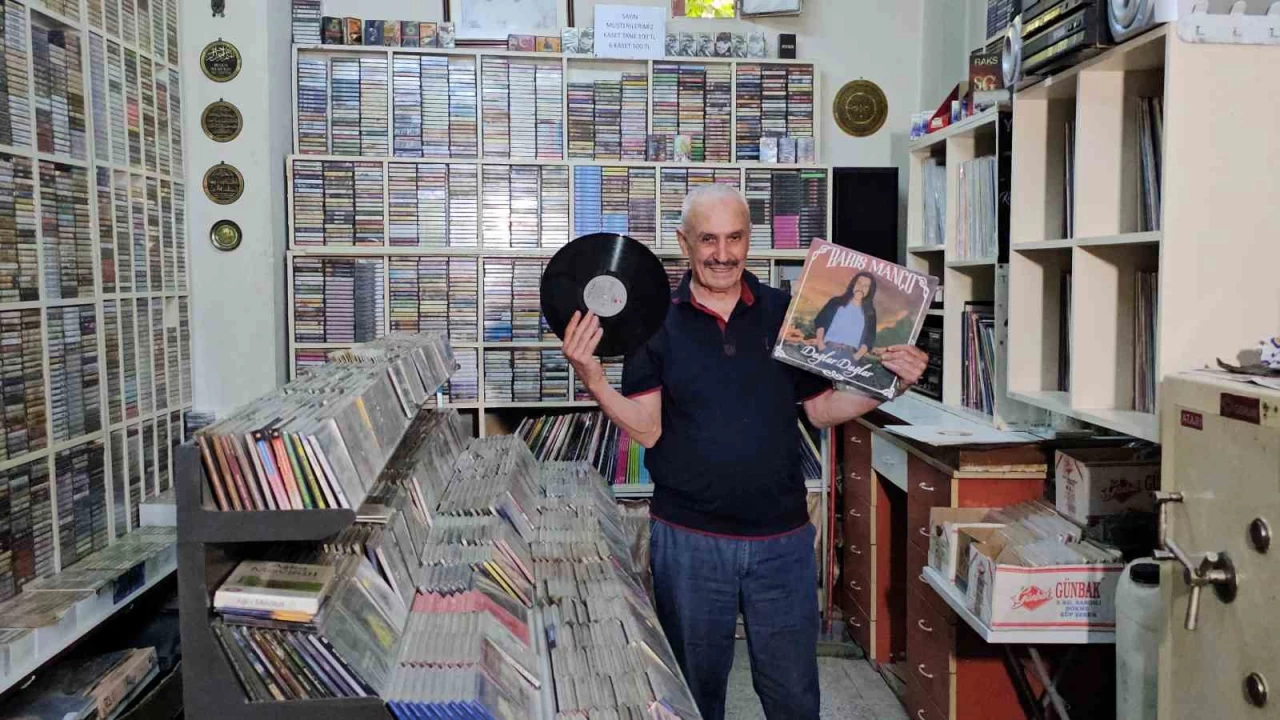 Türkiye'deki en zengin taş plak, plak, kaset ve CD arşivlerinden birisi