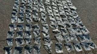 Tuzla'da durdurulan otobüsten cephanelik çıktı: 120 silah ele geçirildi