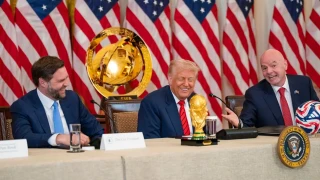 �� k�ta birle�ti, FIFA Ba�kan�n� yayl�m ate�ine tuttu!