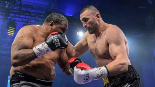 Ukraynalı boksör, ABD'li rakibine şans tanımadı