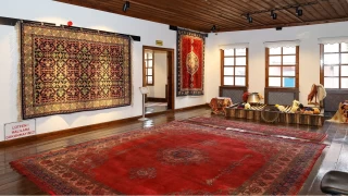 Uak Hal-Kilim ve El Sanatlar Mzesi: El emei gz nuru hallarn hikyesi