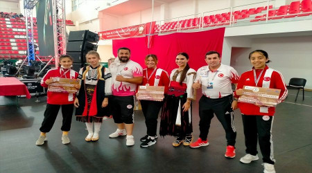 Üst Minikler Boks Milli Takımı madalyaya doymadı
