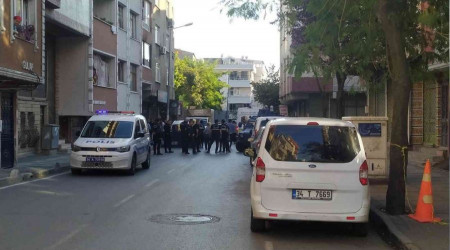 Uyuşturucu bağımlısı genç annesinin başını kesip camdan aşağıya attı