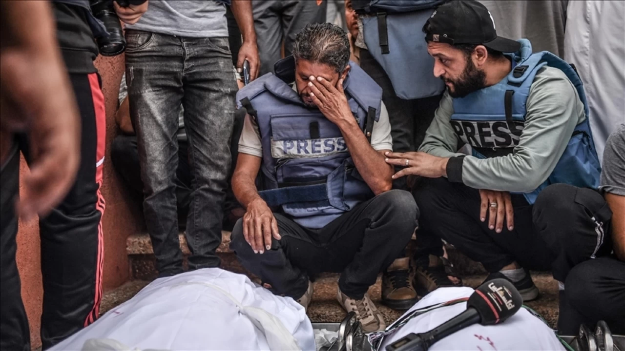 Vahşiler Gazze'de gazeteci soykırımı da yapıyor