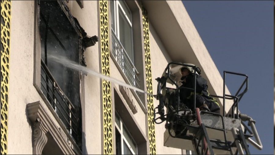 Van'da korkutan yang�n: Bir ki�i dumandan etkilendi