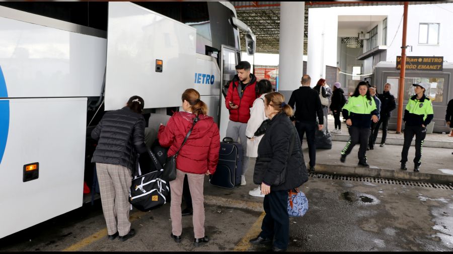 Vatandaş hareketlendi, otobüs biletleri tükendi