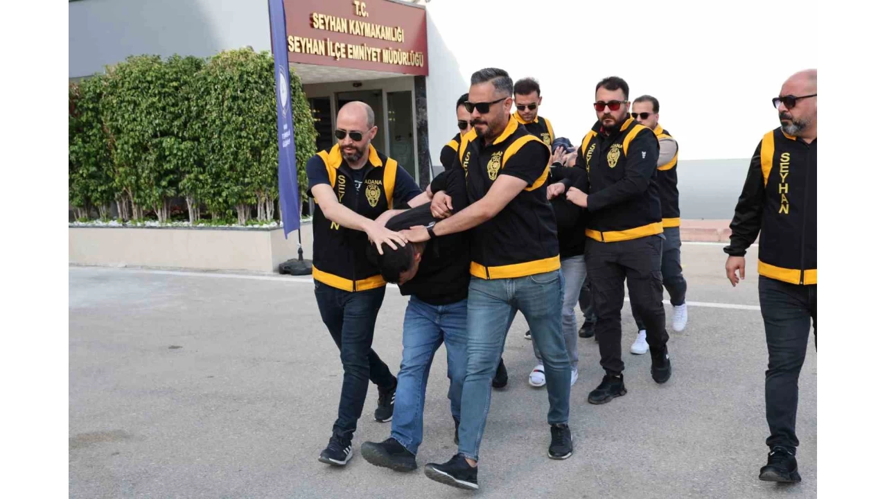 Vefa borcuna kar��l�k ev kur�unlam��: 3 tutuklama