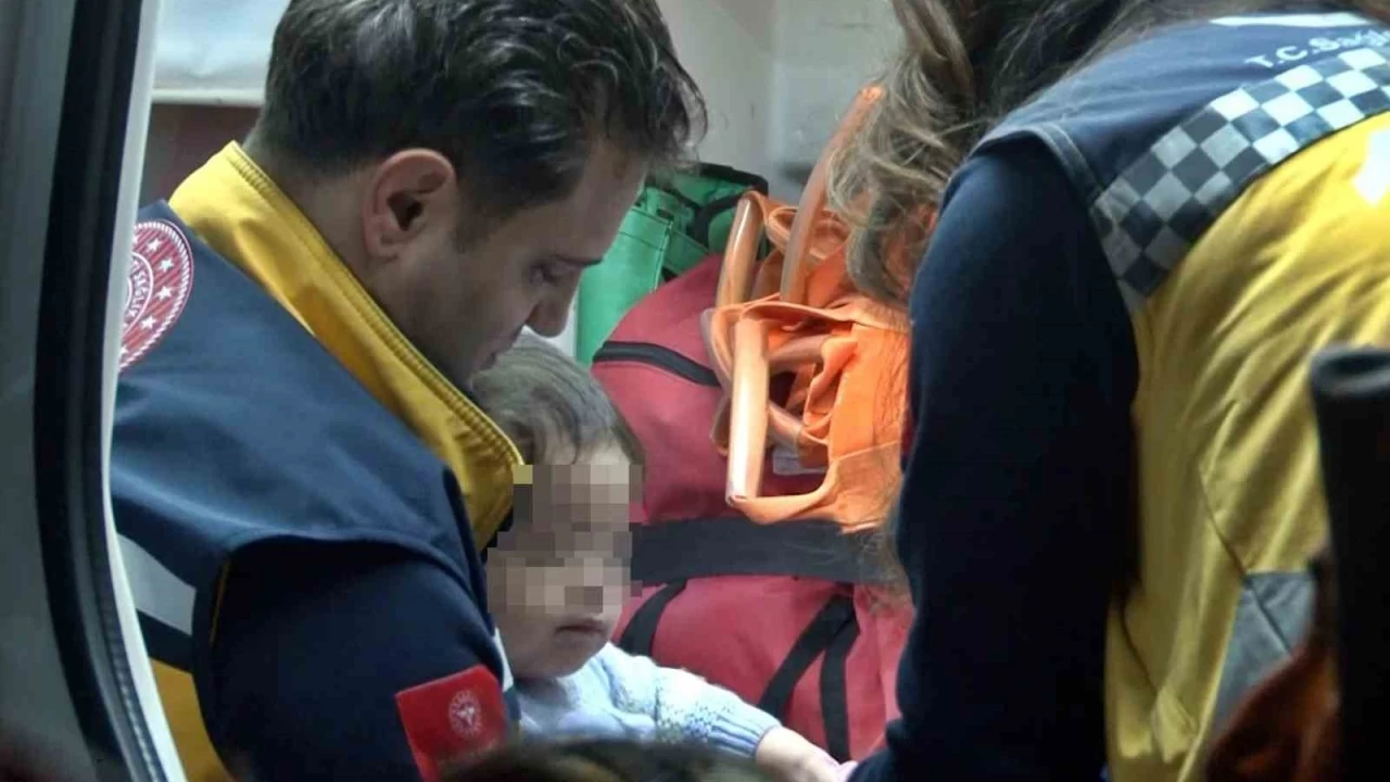 Yanan dairedeki 3 �ocu�u kom�ular kurtard�