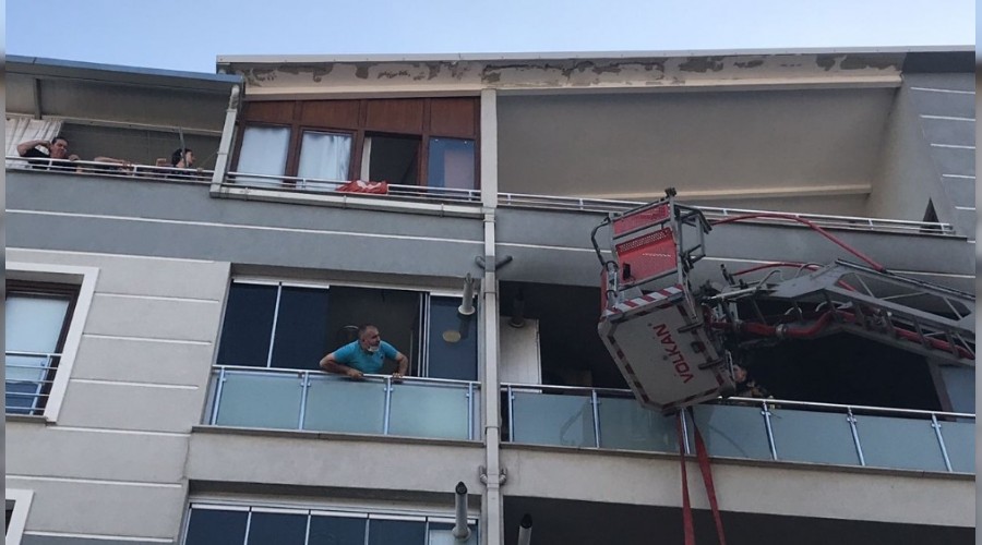 Yangın 5 kişilik aileyi uykuda yakaladı