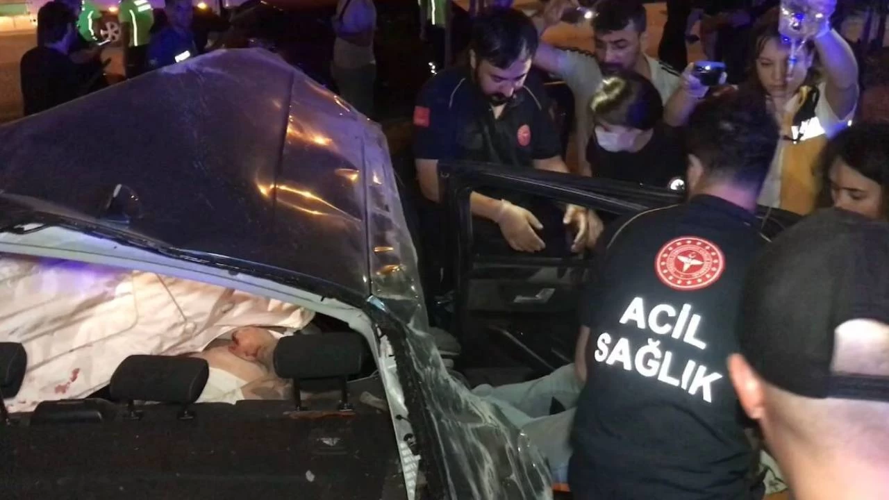 Yarışan otomobiller çarpıştı, takla atan otomobilde can pazarı yaşandı