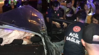 Yarışan otomobiller çarpıştı, takla atan otomobilde can pazarı yaşandı