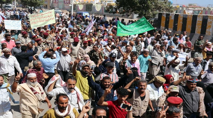 Yemen'de halk hükümet sarayını bastı
