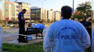 Yol kenarındaki bankta ölü bulundu