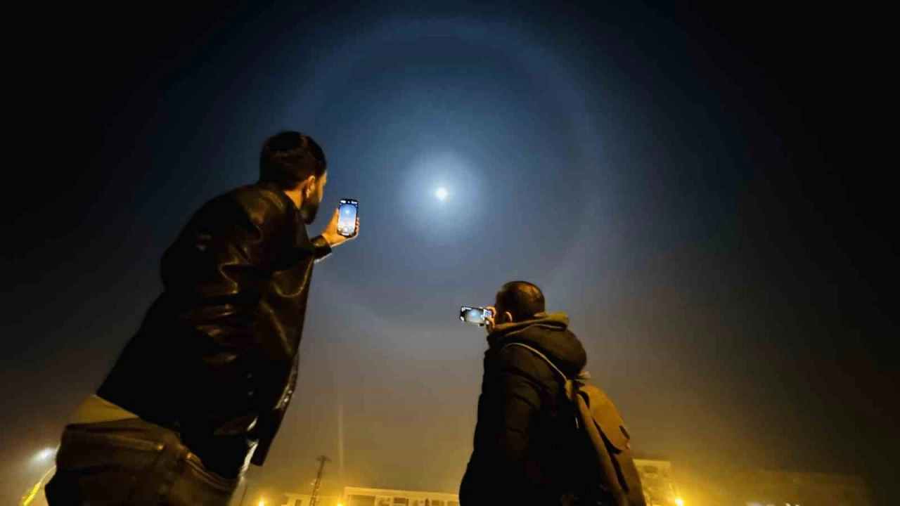 Y�ksekova'da ay halesi g�r�nt�lendi