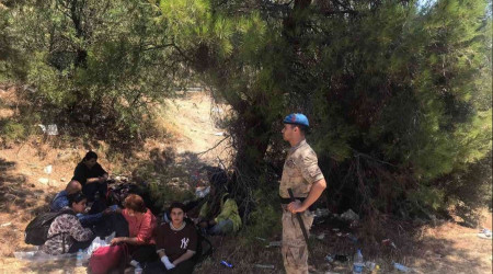 Yurt dışına kaçmaya çalışan 143 göçmen İHA ile tespit edildi