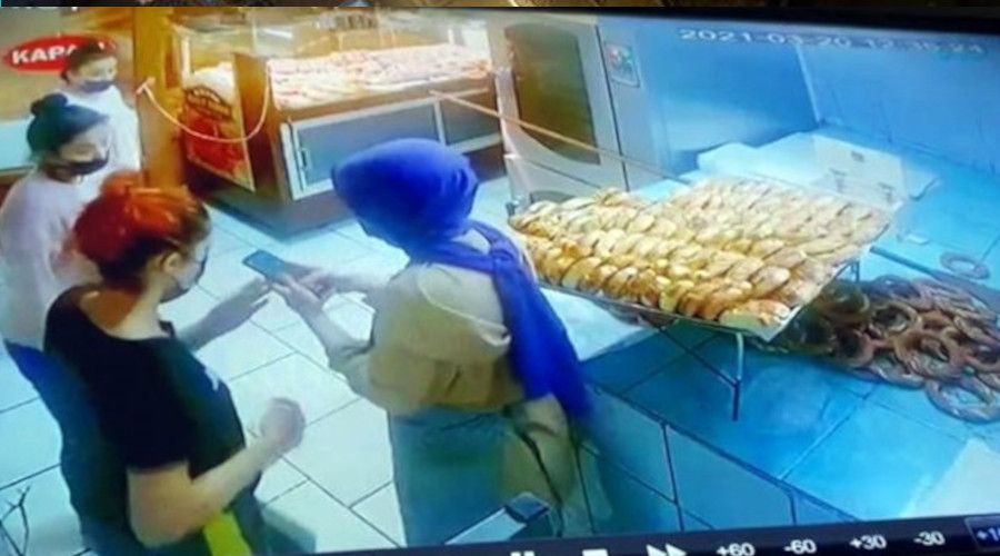 Yurttan kaçtıkları iddia edilen kızlar pastaneden yardım istedi