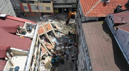 Zeytinburnu'nda 4 bina tahliye edildi