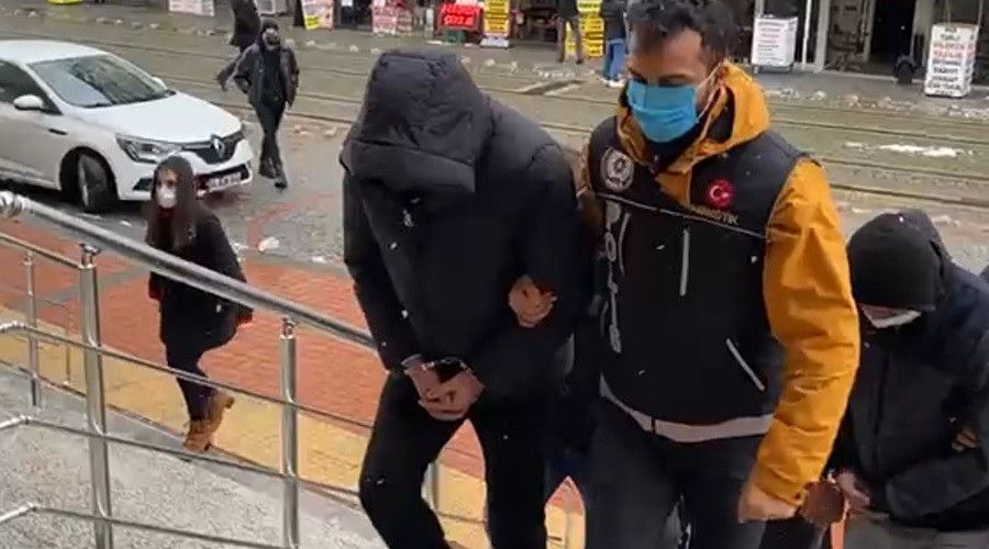 1 günde 100 kilograma yakın uyuşturucu ele geçirildi