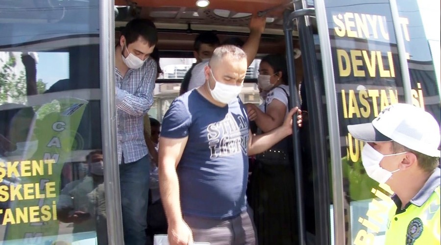 12 kişilik minibüsten 30 yolcu çıktı