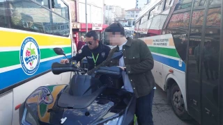 15 yaşındaki genç ATV ile trafiği birbirine kattı