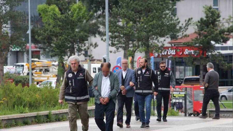 18 tabanca 550 mermi ele ge�irildi, 3 karde� g�zalt�na al�nd�