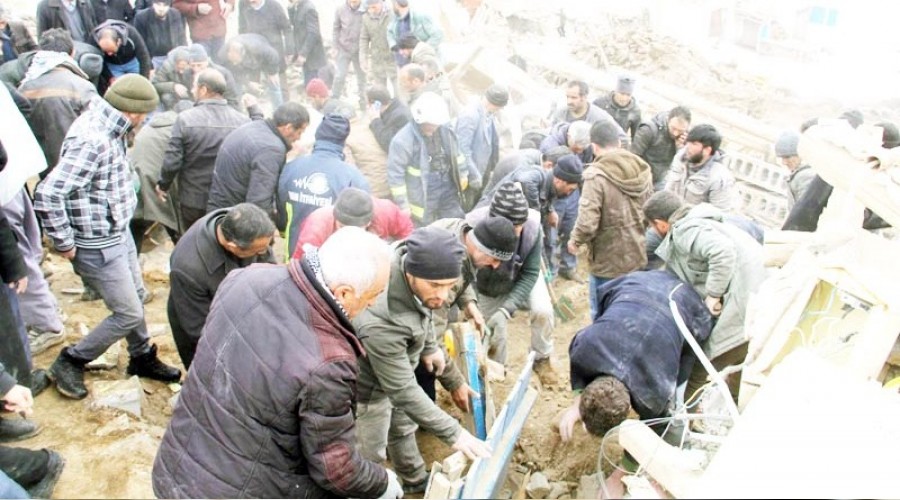 180 kilometre �tedeki Ba�kale'yi vurdu