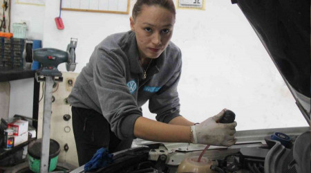 19 yaşında oto tamir ustası oldu